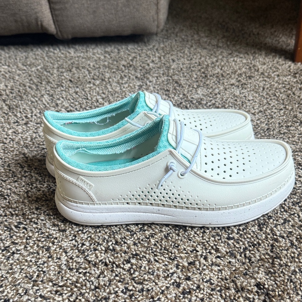 Women’s Reef White and Mint Shoes